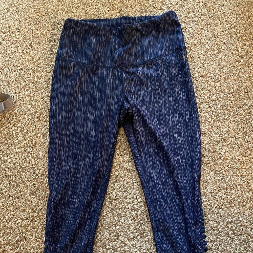 Blue cropped leggings